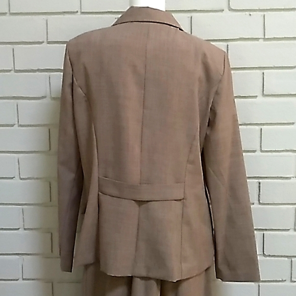 Sag Harbor Brown/Tan  2 Piece Skirt Suit. Size 14 Tall - Picture 7 of 15